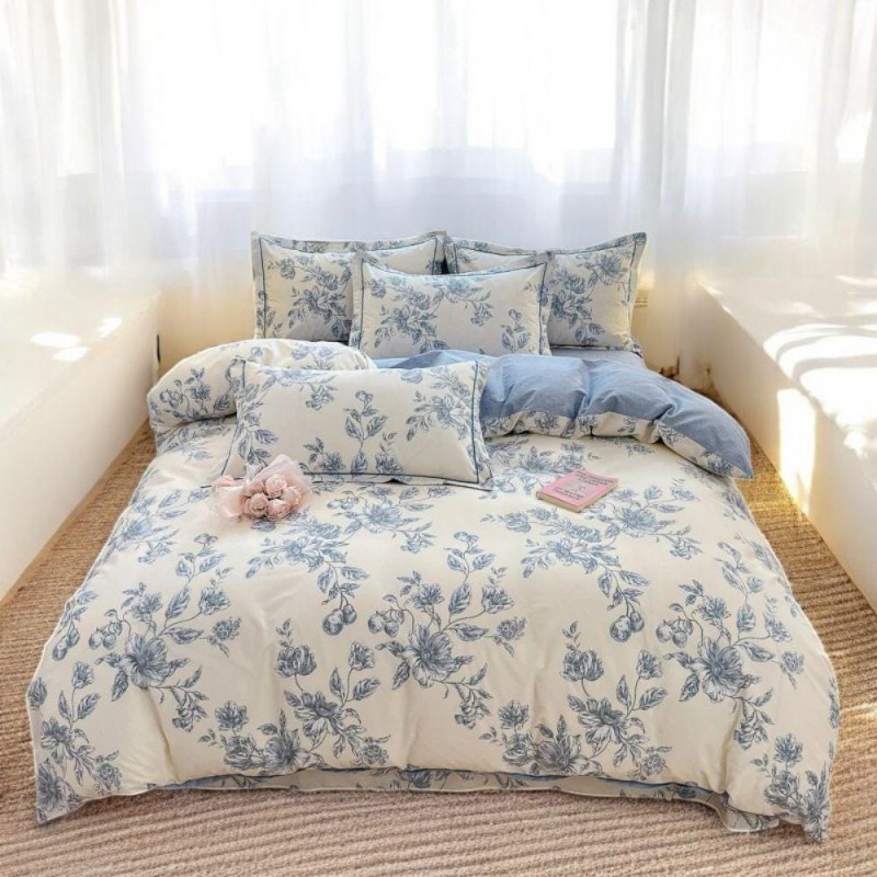 Blue simple floral pattern four-piece set
